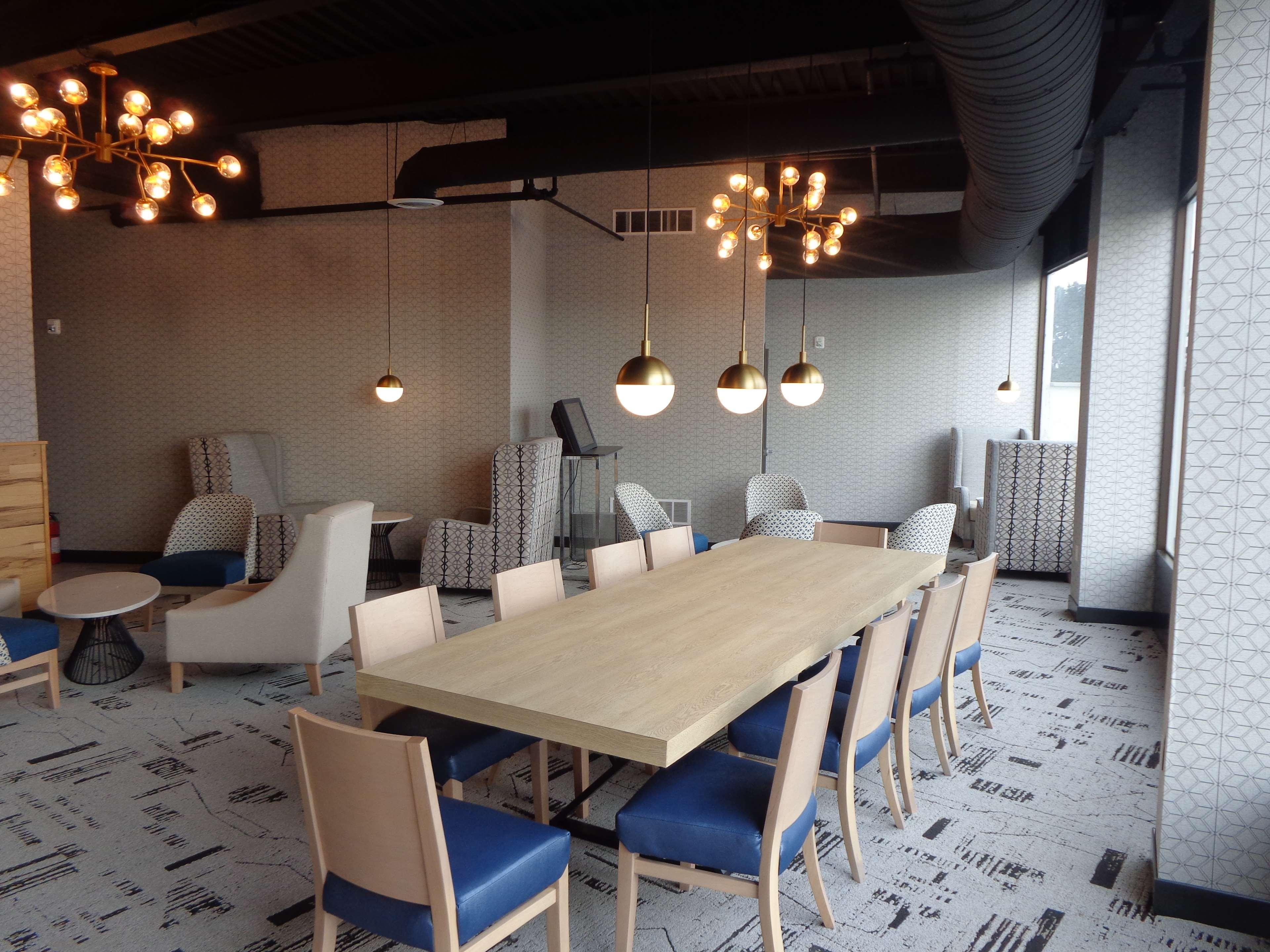 Arpt-stadium Area By Ihg Hotel 3*